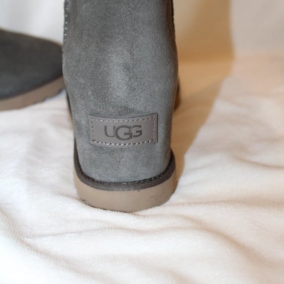 NIB UGG WOMEN'S CLASSIC SHORT SHEARLING LINED SUEDE FEMME WEDGE‎ BOOTS GRAY - Picture 3 of 8